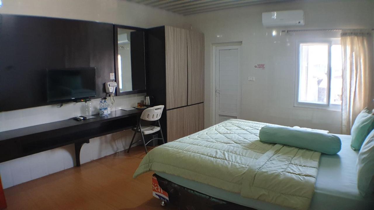 Nasional Hotel Gunungsitoli Eksteriør billede